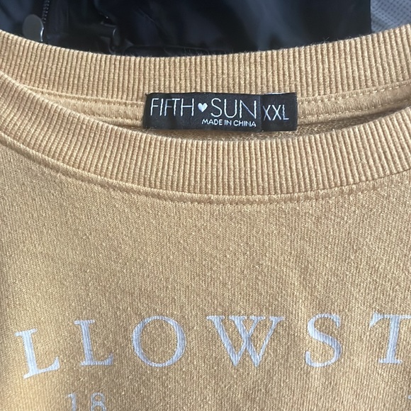 ๐HP๐ Yellowstone Sweater - Picture 2 of 5